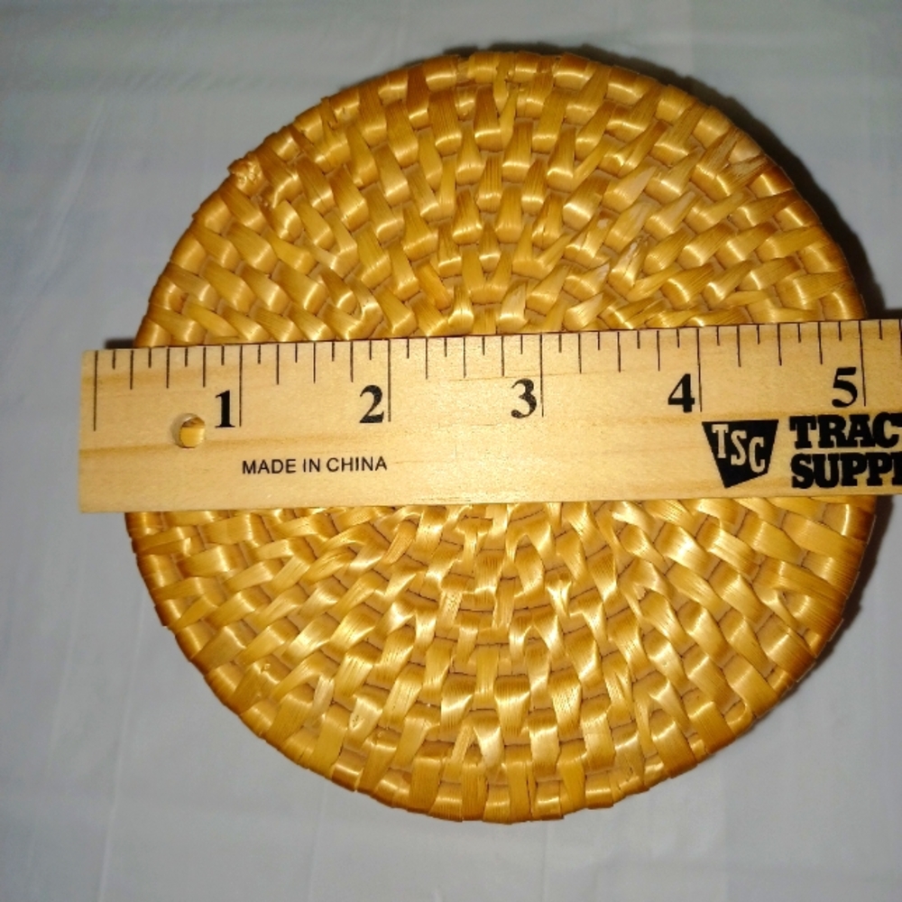 Vintage Wicker Ratan Woven Coaster Holder With 3 Coasters Inside.